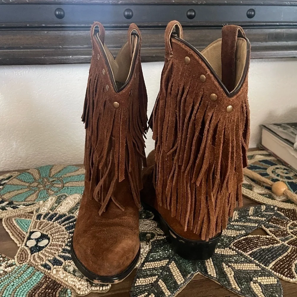 Shyanne leather suede fringe boots size 03